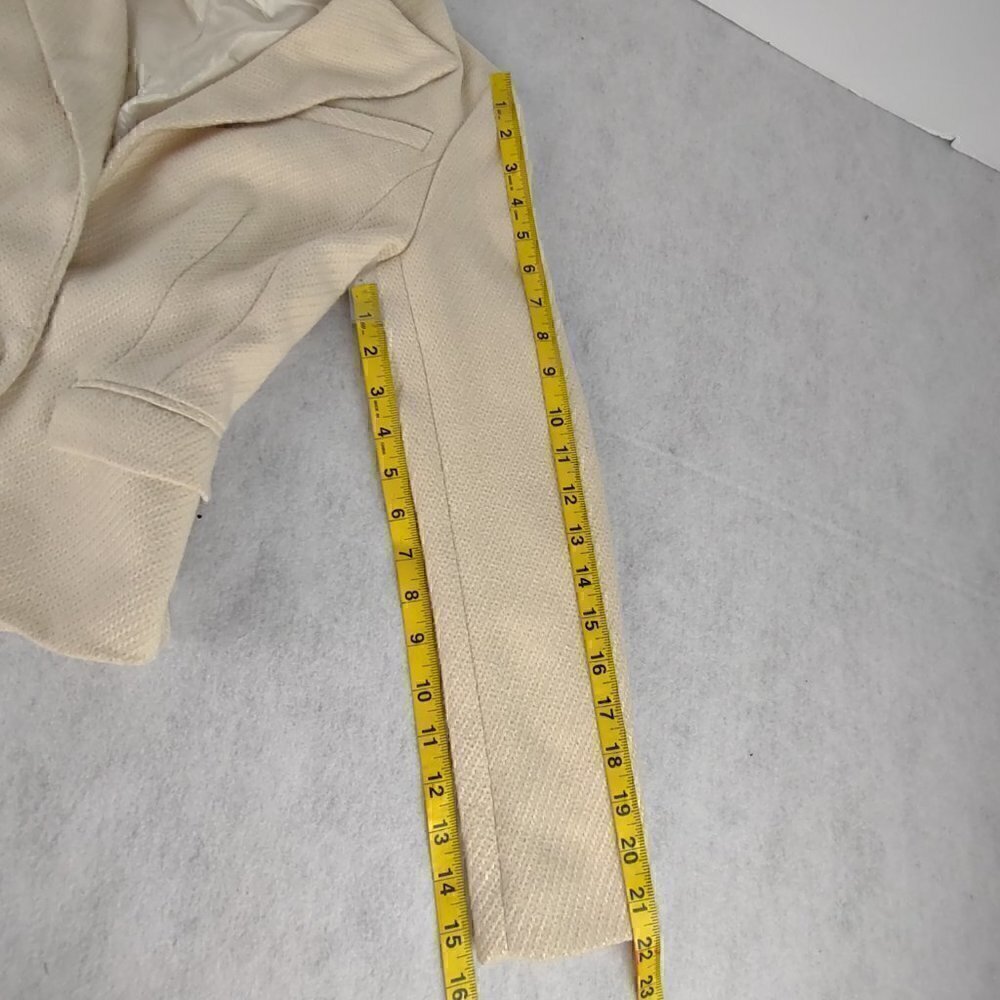 BCBGMaxAzria 100% Wool Cream One Button Blazer With Faux Pockets. Size 2 - Picture 9 of 12